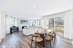 77 Willow Pkwy, Buffalo Grove, IL 60089 - Photo 8