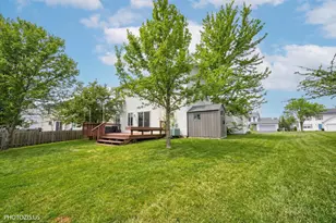 1327 E Fox Chase Dr, Round Lake Beach, IL 60073 - Photo 30