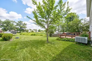 1327 E Fox Chase Dr, Round Lake Beach, IL 60073 - Photo 28