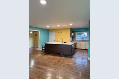 655 W Comstock Avenue, Elmhurst, IL 60126 - Photo 2