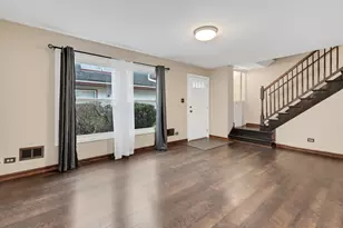 1955 Liberty Pl, Hoffman Estates, IL 60169 - Photo 4