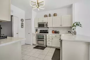 2054 Carillon Dr, Grayslake, IL 60030 - Photo 12