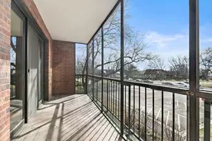 111 Acacia Dr, Indian Head Park, IL 60525 - Photo 2