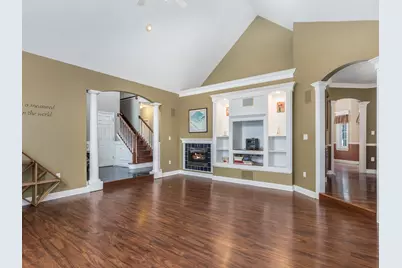 688 Fox Hollow, Dekalb, IL 60115 - Photo 4