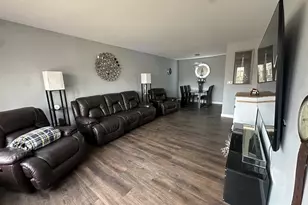 456 Duck Ln, Wood Dale, IL 60191 - Photo 2