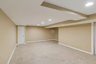 825 Country Club Dr, Libertyville, IL 60048 - Photo 14