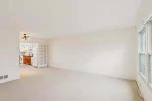 825 Country Club Dr, Libertyville, IL 60048 - Photo 2