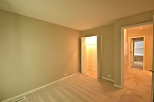 1625 College Green Dr, Elgin, IL 60123 - Photo 16