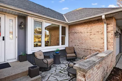 2010 N Oak Wood Drive, Arlington Heights, IL 60004 - Photo 2