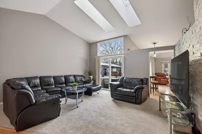 2010 N Oak Wood Drive, Arlington Heights, IL 60004 - Photo 8