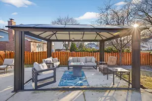 2010 N Oak Wood Dr, Arlington Heights, IL 60004 - Photo 30