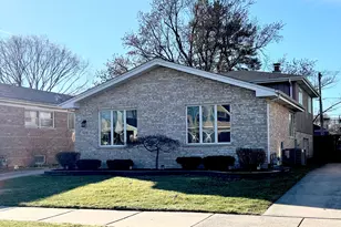 9218 S Albany Ave, Evergreen Park, IL 60805 - Photo 1