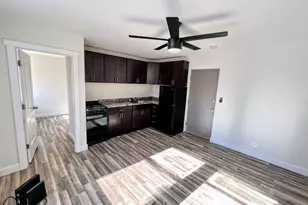 3933 N Clarendon Ave, Chicago, IL 60613 - Photo 6