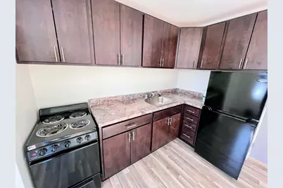 3933 N Clarendon Avenue #211, Chicago, IL 60613 - Photo 8