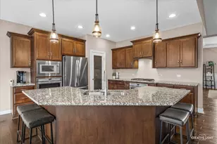 509 Marty Ln, Oswego, IL 60543 - Photo 10