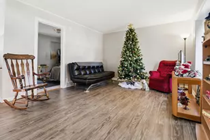 3013 Emily Ln, McHenry, IL 60051 - Photo 2