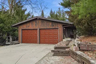 604 Hillandale Ct, Morrison, IL 61270 - Photo 2