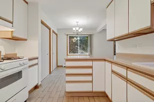 918 E Old Willow Rd, Prospect Heights, IL 60070 - Photo 6