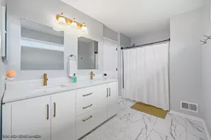 6816 Zurich Ct, Tinley Park, IL 60477 - Photo 10