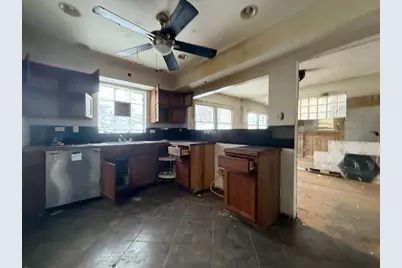 9254 S Calumet Avenue, Chicago, IL 60619 - Photo 2