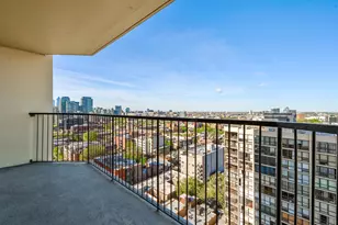 1560 N Sandburg Terrace, Chicago, IL 60610 - Photo 8