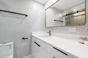 1560 N Sandburg Terrace, Chicago, IL 60610 - Photo 18