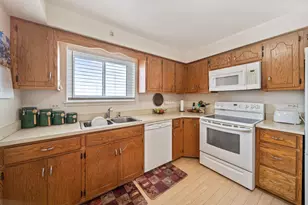 18400 Cherry Creek Dr, Homewood, IL 60430 - Photo 6