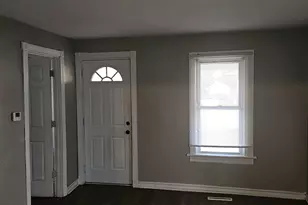 138 N Woodlawn Ave, Aurora, IL 60506 - Photo 2