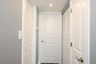 9381 Bay Colony Dr, Des Plaines, IL 60016 - Photo 22