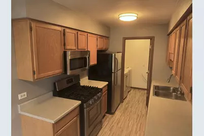 1236 Sandhurst Lane #1236, South Elgin, IL 60177 - Photo 4