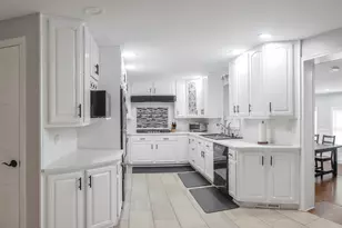 227 N Butterfield Rd, Libertyville, IL 60048 - Photo 12