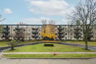 2315 E Olive St, Arlington Heights, IL 60004 - Photo 2