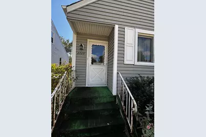 2729 W 89th Place, Evergreen Park, IL 60805 - Photo 2