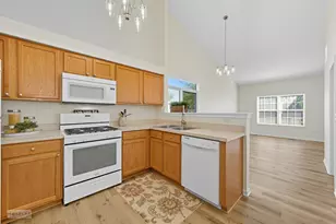 2813 Hoffman St, Plano, IL 60545 - Photo 10