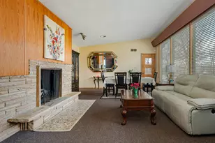 1709 Valley Pkwy, Joliet, IL 60433 - Photo 4