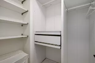 1355 N Sandburg Terrace, Chicago, IL 60610 - Photo 22