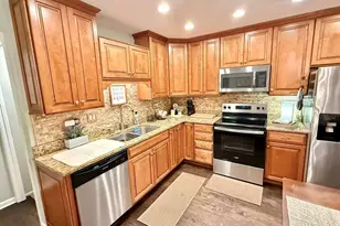 7624 Westview Ln, Woodridge, IL 60517 - Photo 6