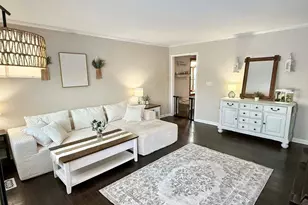 7624 Westview Ln, Woodridge, IL 60517 - Photo 2