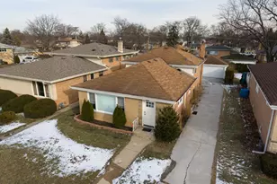 8453 N Ottawa Ave, Niles, IL 60714 - Photo 2
