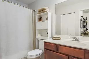 208 Glengarry Dr, Bloomingdale, IL 60108 - Photo 10