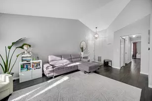 1471 Fairlane Dr, Schaumburg, IL 60193 - Photo 2