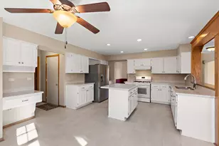 613 McDivitt Dr, New Lenox, IL 60451 - Photo 14