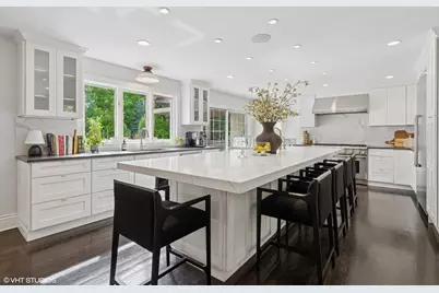 124 Saint Francis Circle, Oak Brook, IL 60523 - Photo 8