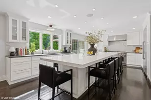 124 St Francis Cir, Oak Brook, IL 60523 - Photo 8