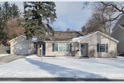 226 Charlotte Place, Mundelein, IL 60060 - Photo 1