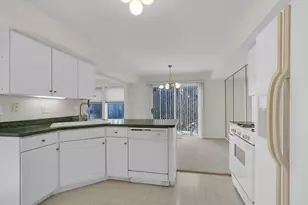 148 Locksley Dr, Streamwood, IL 60107 - Photo 4