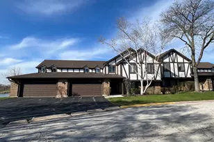 370 Springlake Ln, Aurora, IL 60504 - Photo 2