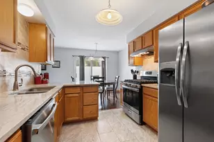 2306 Willow Lakes Dr, Plainfield, IL 60586 - Photo 6