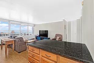 655 W Irving Park Rd, Chicago, IL 60613 - Photo 12
