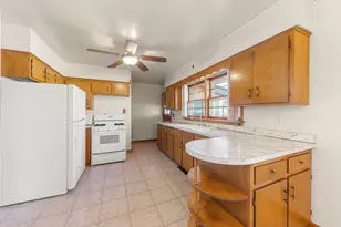 283 W 10th St, Chicago Heights, IL 60411 - Photo 8